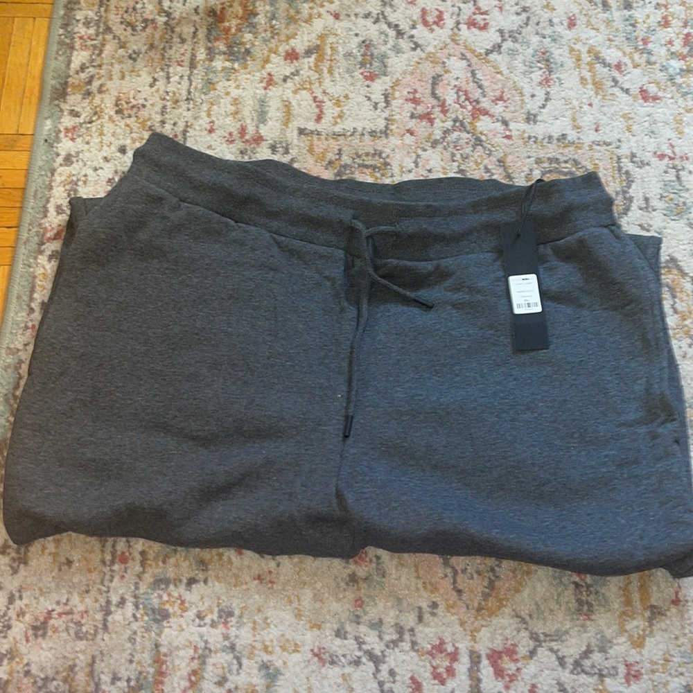 🔘 Gray Fleece Drawstring Joggers 🔘 - Picture 3 of 9